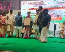 Smt. Mangeshwari received ‘Telugu Ratna Award’ from Telangana association of South Africa